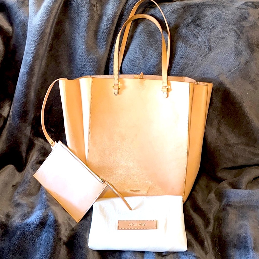 AUXILIARY LEATHER shoulder bag/tote